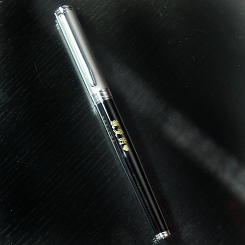 個性化筆雷射雕刻,隨身攜帶方便,又不怕跟別人搞混,快來製作一支屬於自己的個性比吧!